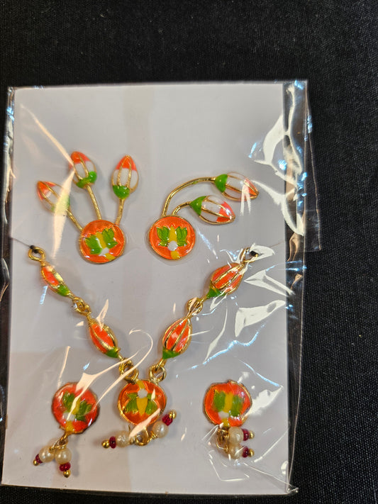 Small orange & green metal chitraji mukut set